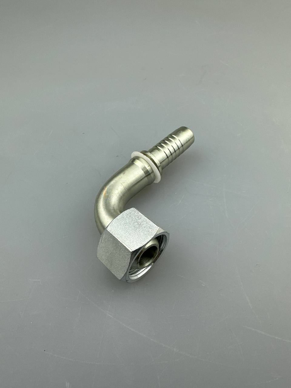 Фитинг DK М27х1,5 dn16 (90)