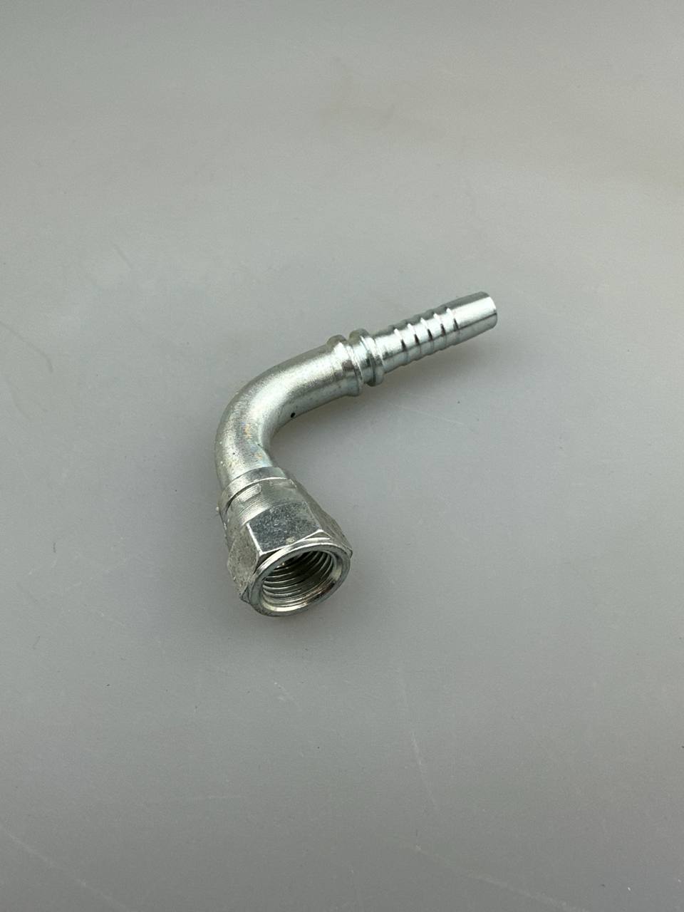 Фитинг JIC 9/16 dn10 (90)