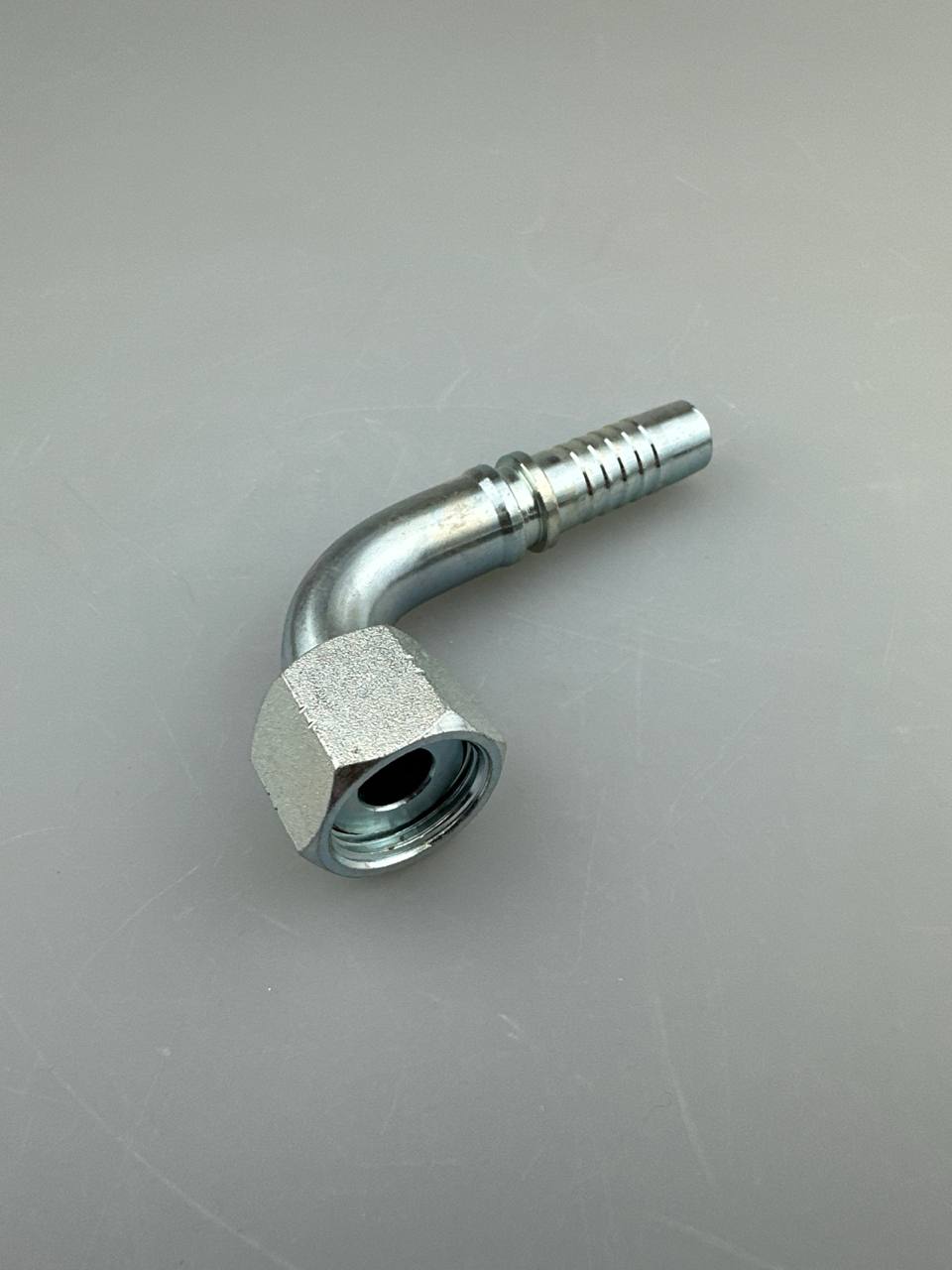 Фитинг ORFS 1 dn16 (90)