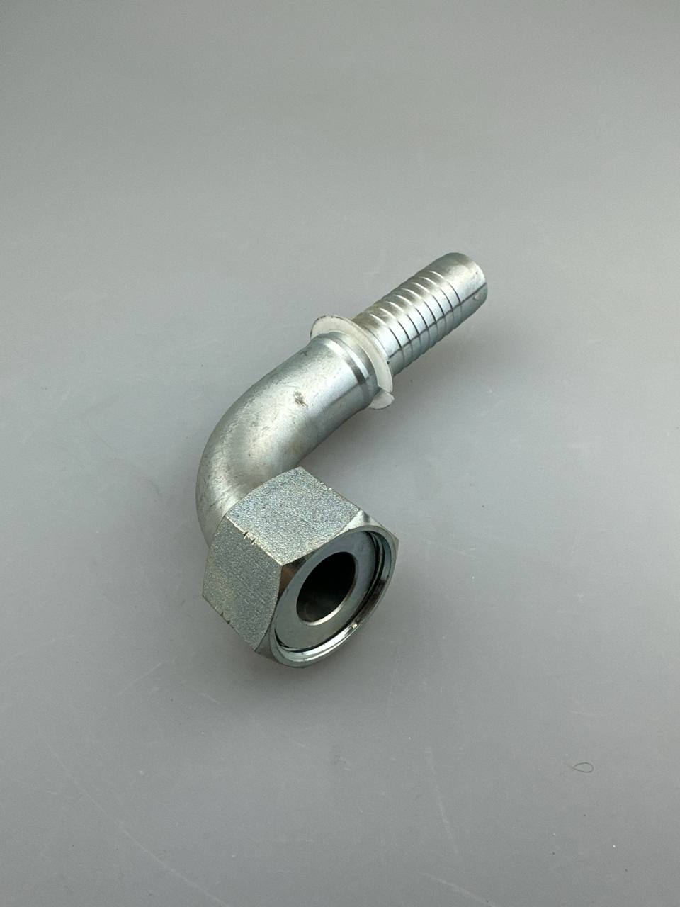 Фитинг ORFS 1.7/16 dn25 (90)