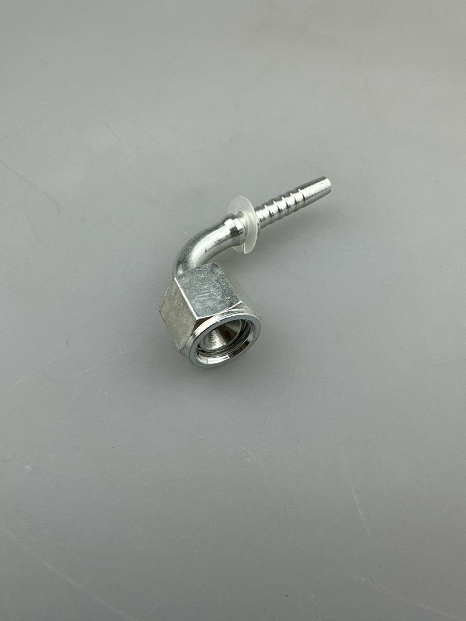 Фитинг JIC 9/16 dn6 (90)