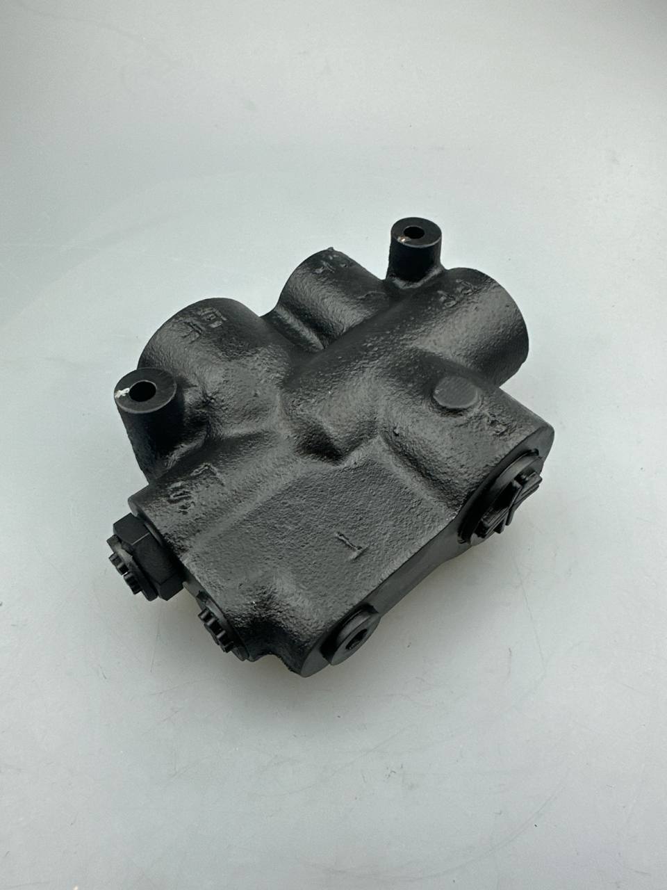 Клапан приоритетный 141-1100 оригинал