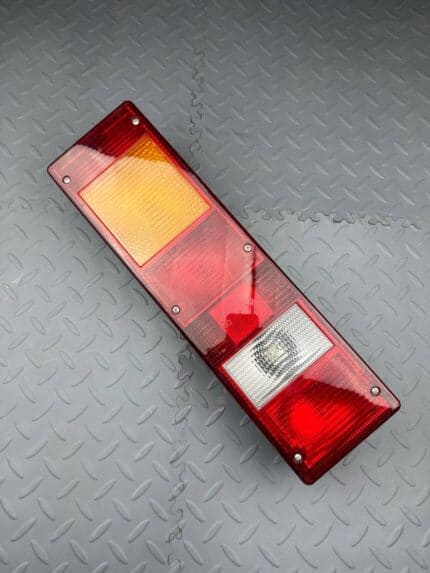 Фонарь задний левый 7472.3716   24В