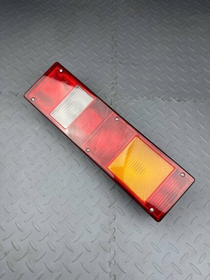 Фонарь задний правый 7462.3716    24В