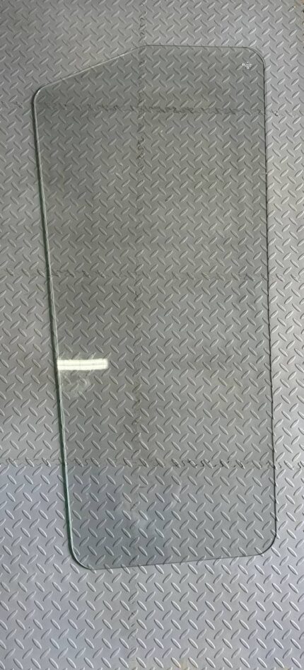 Стекло боковое нового образца 1458х680