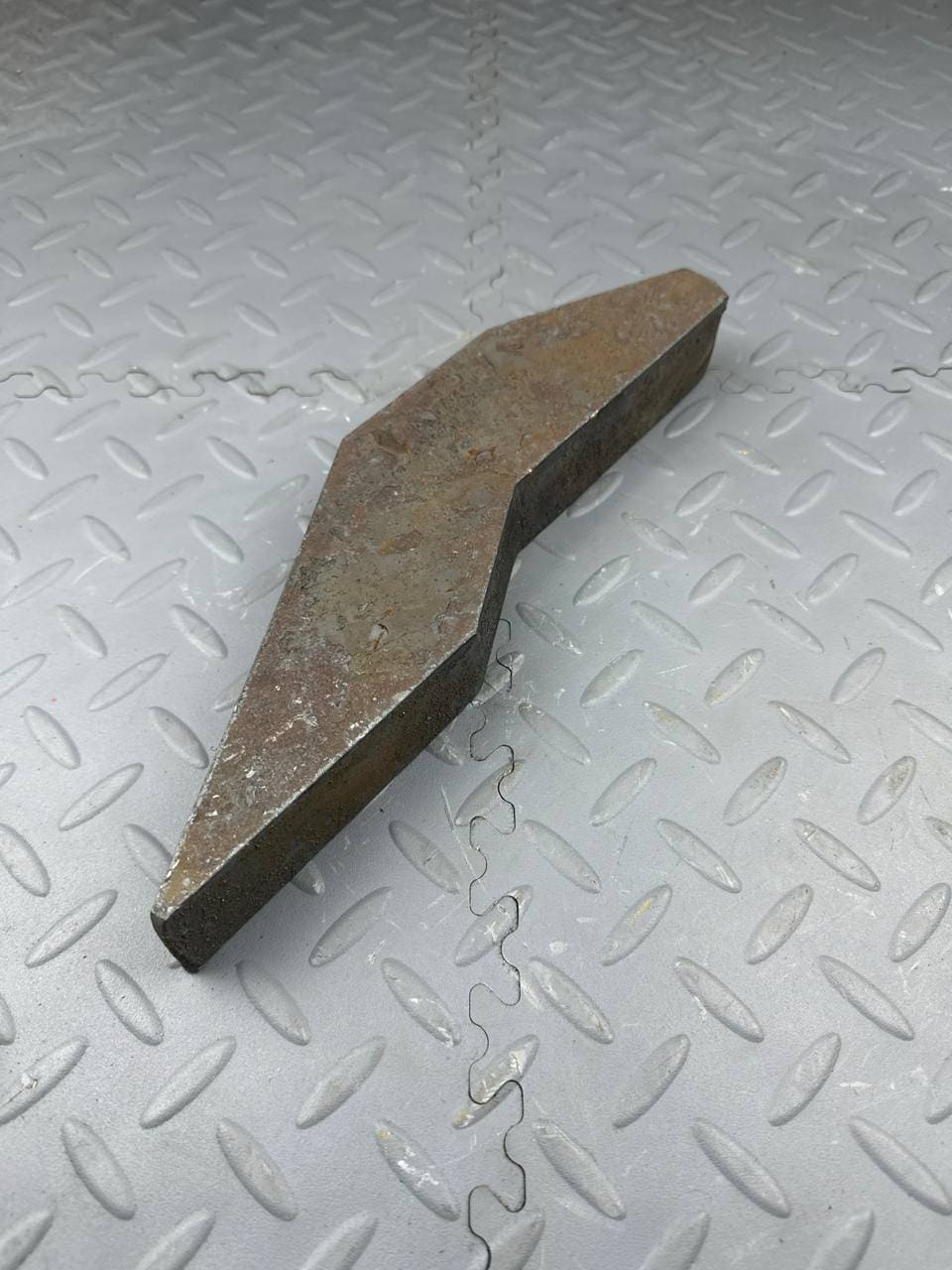 Зуб ТО-18Д.21.01.026 приварной для Амкодор 333, 342