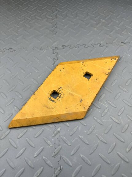 Бокорез левый 3500531M1 Terex