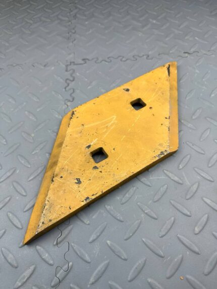 Бокорез правый 3500532M1 Terex