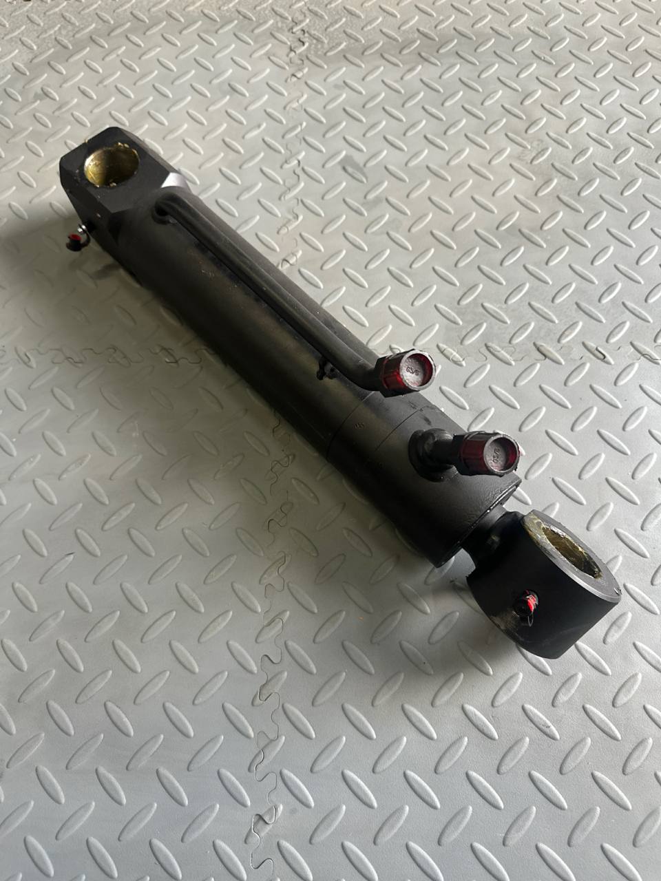 Гидроцилиндр челюсти ковша JCB 556/60459