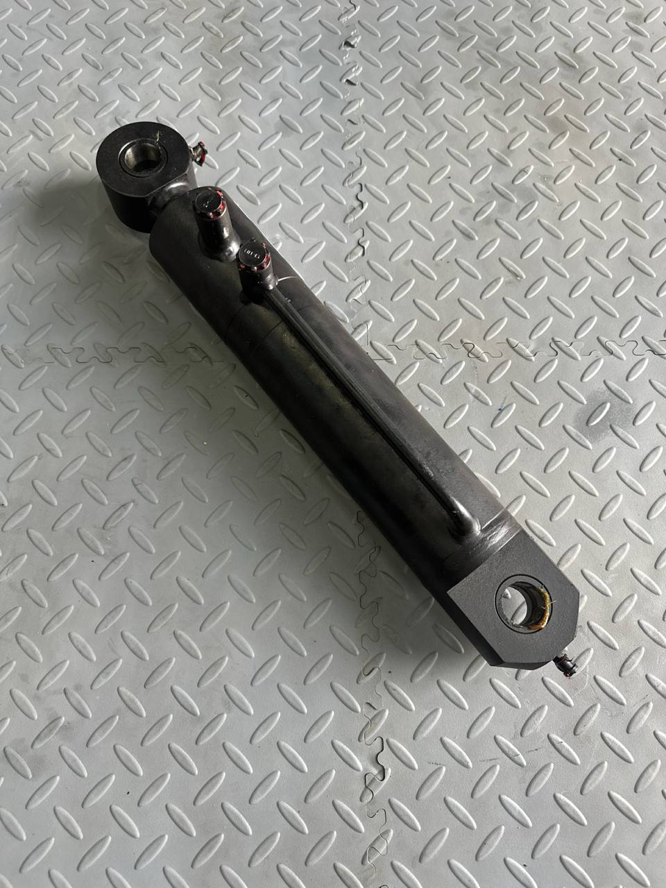 Гидроцилиндр челюсти ковша Terex 6111075M91