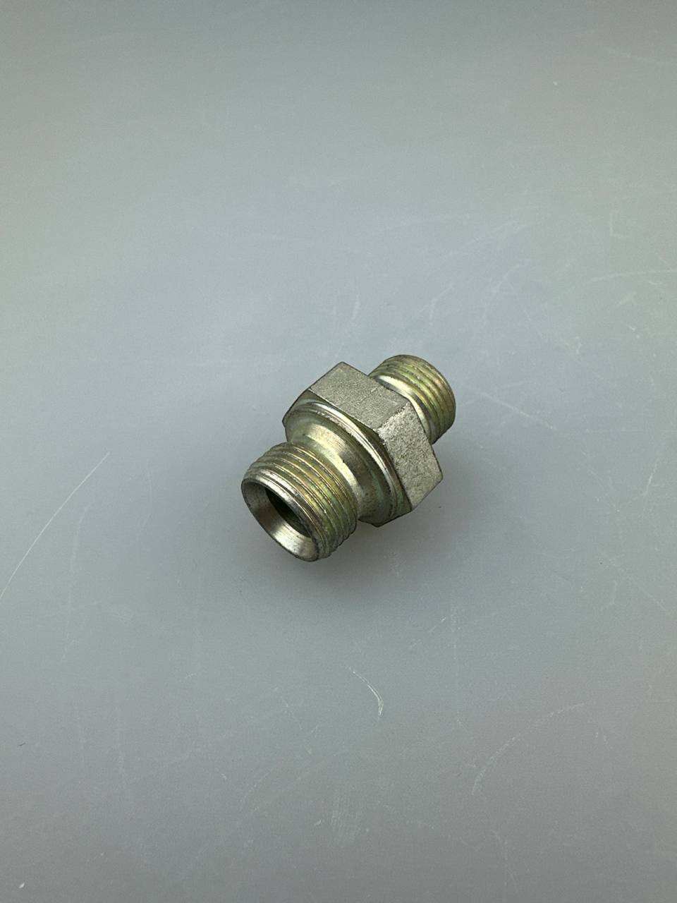 Адаптер DKOL18х1,5(штуцер)-BSP1/2(штуцер)