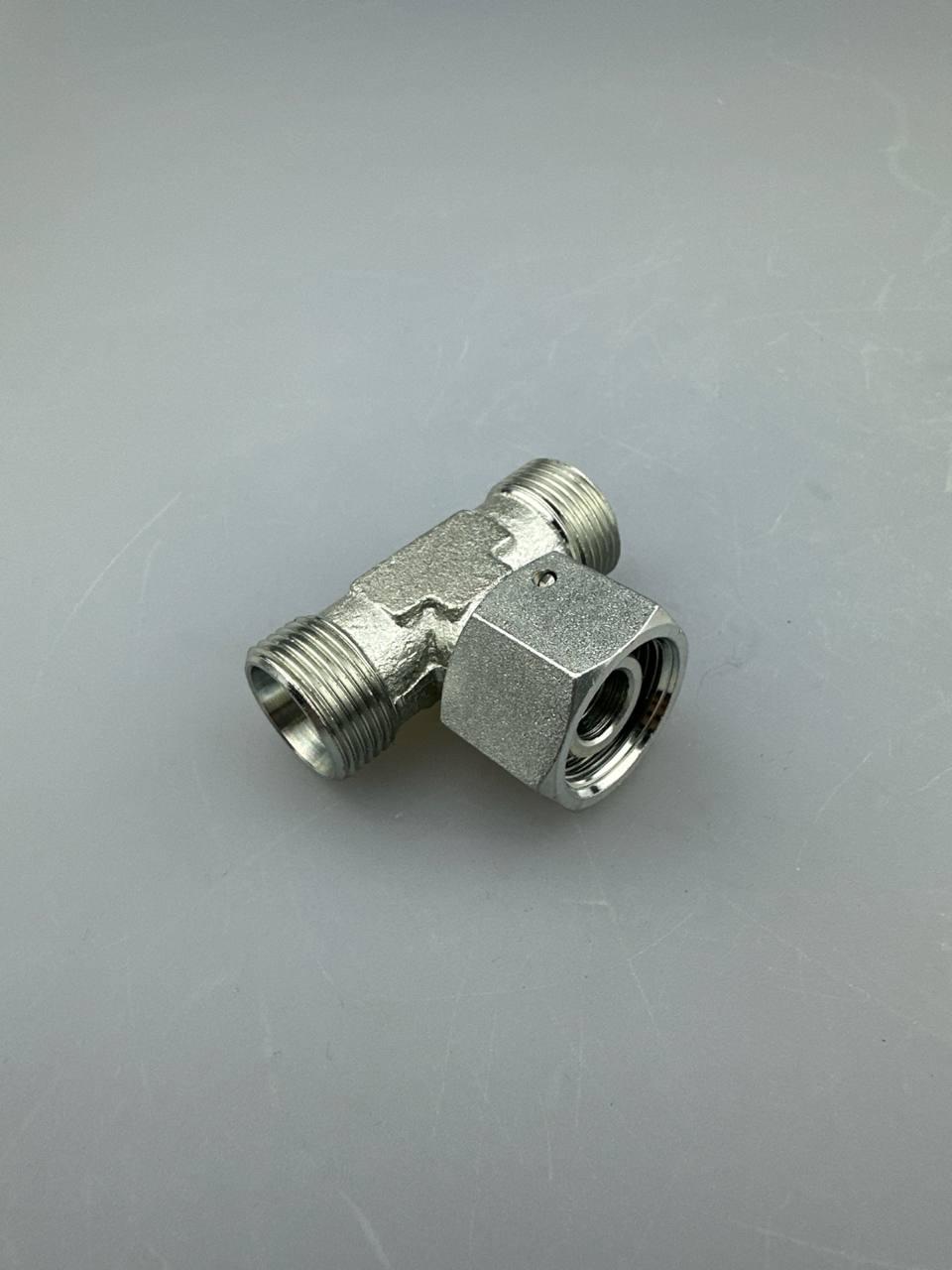 Тройник DKOL22х1,5(штуцер)-DKOL22х1,5(гайка)-DKOL22х1,5(штуцер)