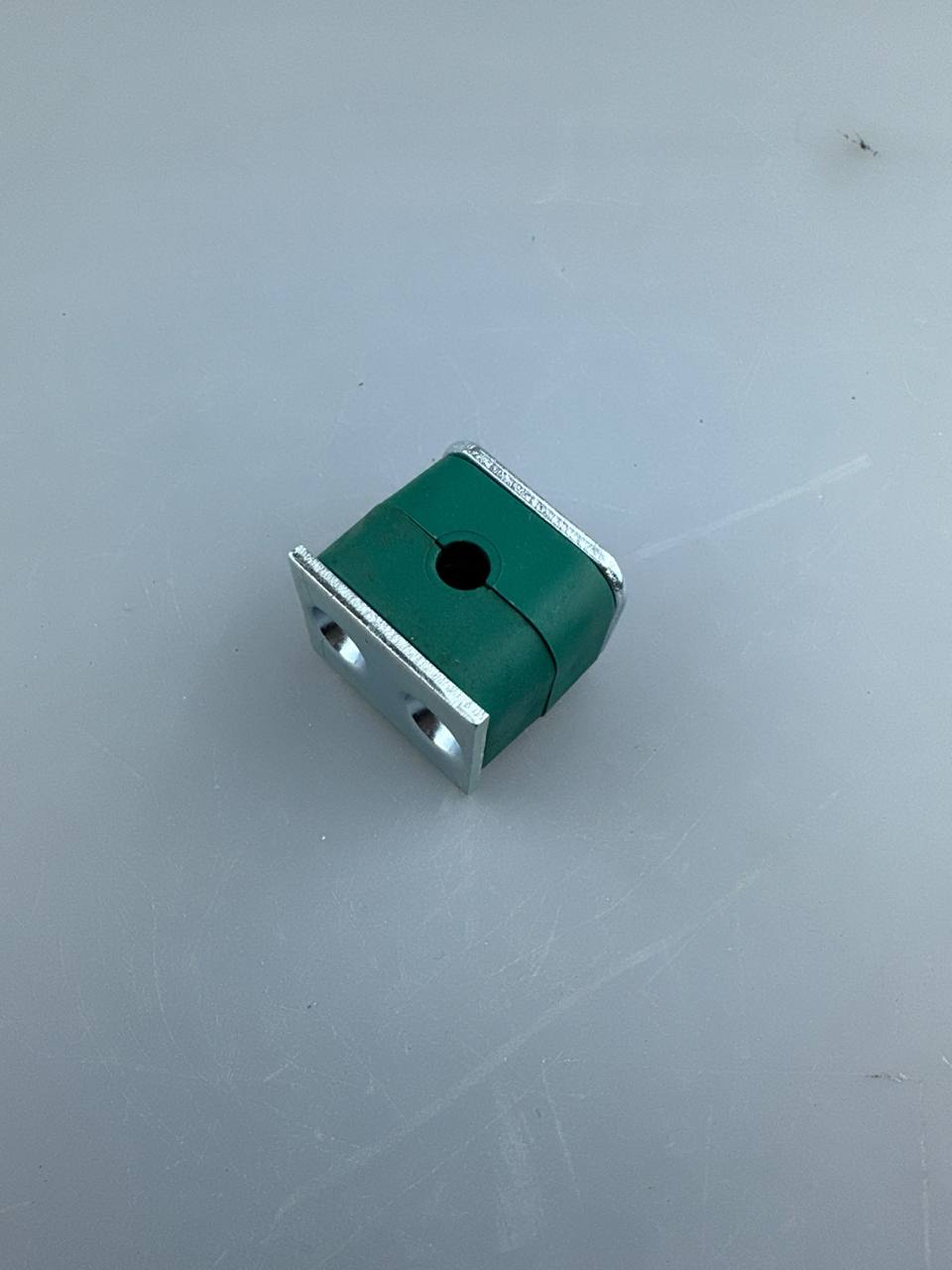 Крепеж для труб одинарный 08 (комплект)