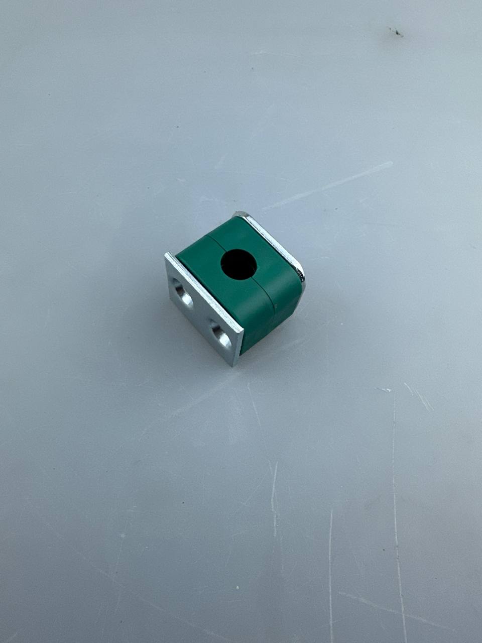 Крепеж для труб одинарный 12 (комплект)