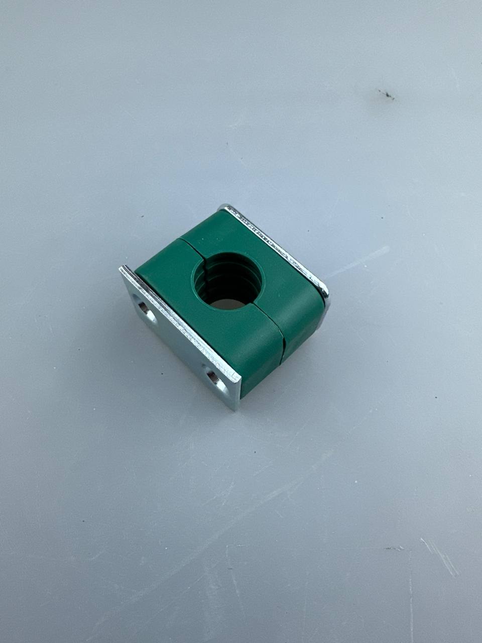 Крепеж для труб одинарный 20 (комплект)