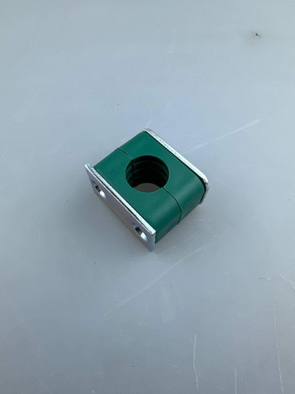 Крепеж для труб одинарный 22 (комплект)