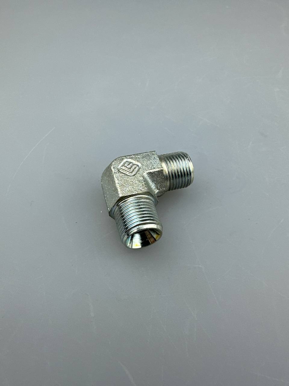 Адаптер угловой BSP3/8(штуцер)-BSP3/8(штуцер)90