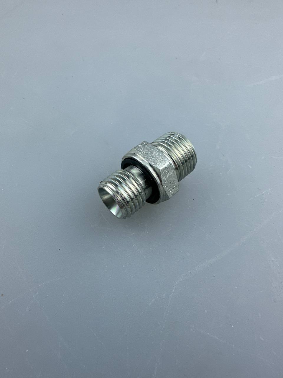 Адаптер DKOL16x1,5(штуцер)-14x1,5 в тело(штуцер)